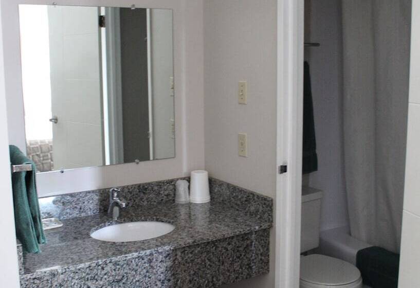 מוטל Arbour Ridge Inn & Suites