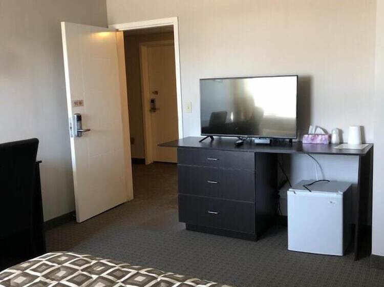 מוטל Arbour Ridge Inn & Suites