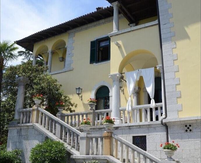 פנסיון Villa Magnolia