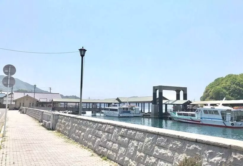 Retkeilymaja 島宿nest