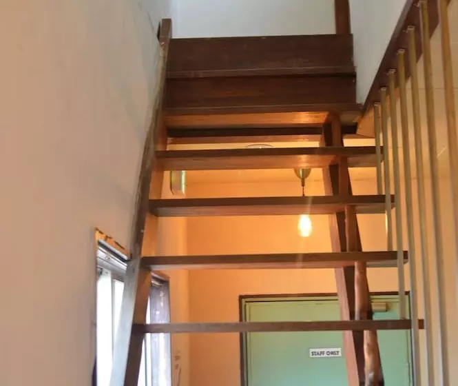 Retkeilymaja 島宿nest