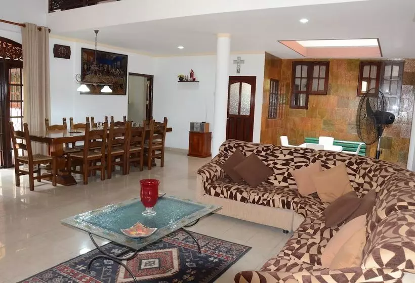 Aamiaismajoitus (B&B) Gondolas Holiday Lanka