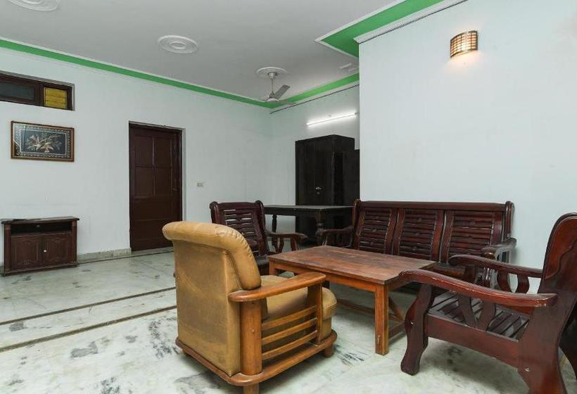 هتل Oyo 15625 Royal Logix