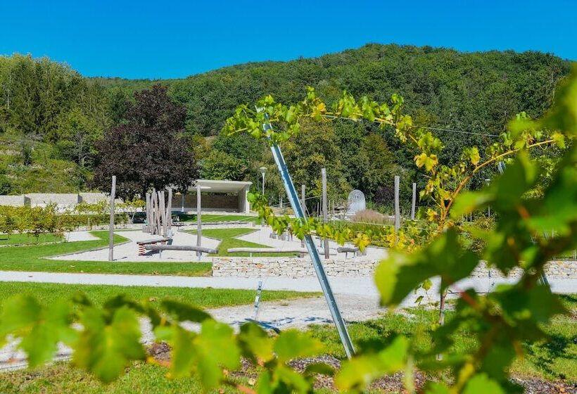 Nuhr Medical   Hotel & Restaurant