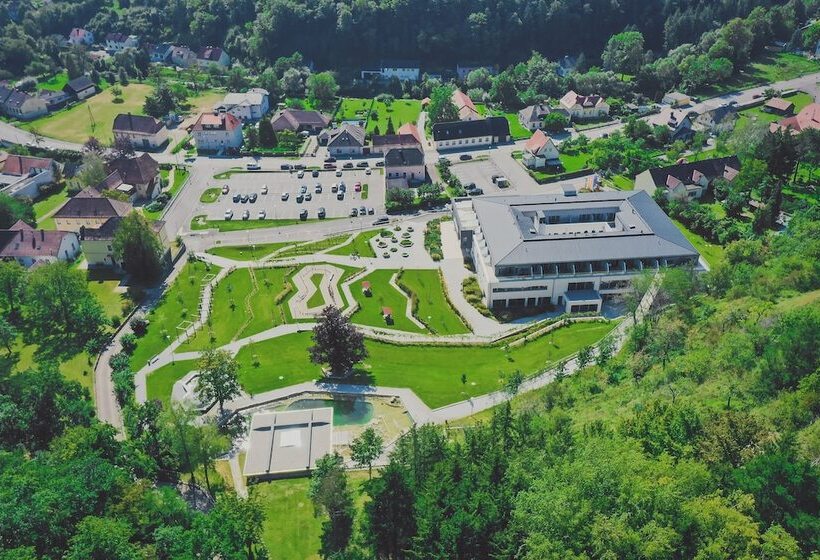 Nuhr Medical   Hotel & Restaurant