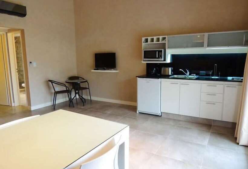 Parque Los Nogales Apart