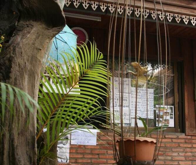 پانسیون Manotemple House