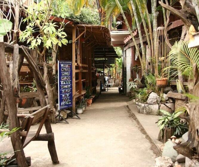 پانسیون Manotemple House