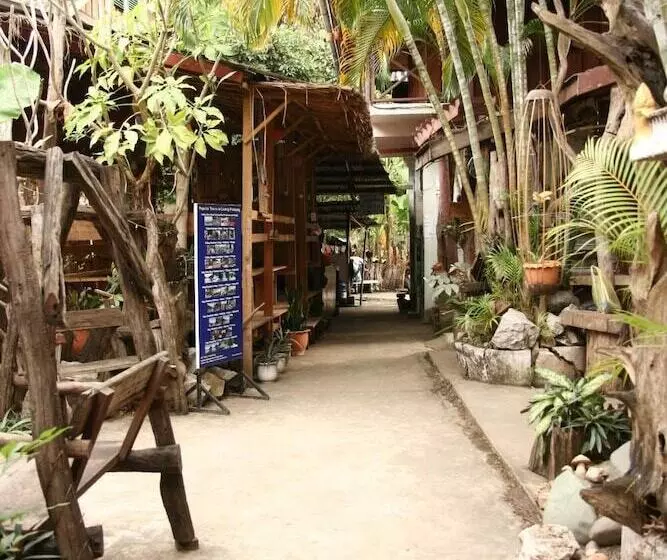پانسیون Manotemple House
