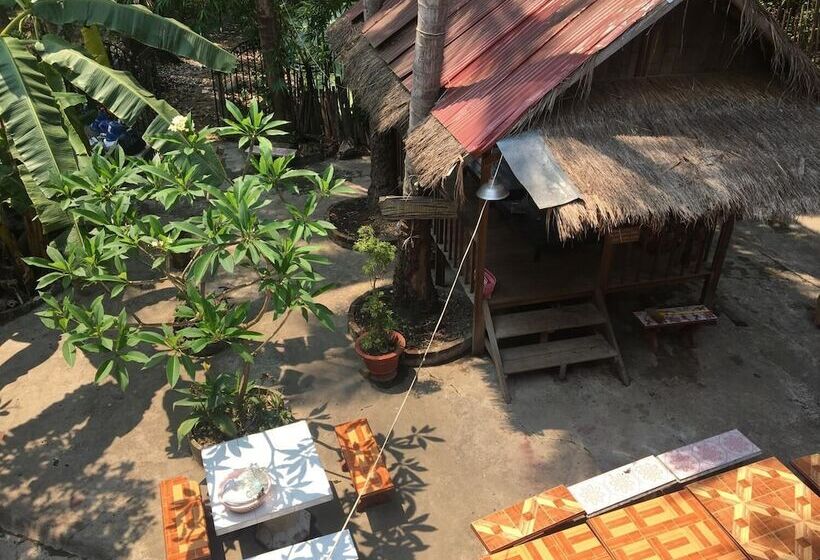 پانسیون Manotemple House