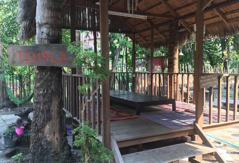 پانسیون Manotemple House