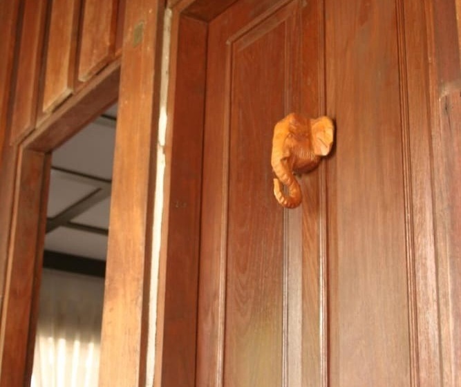 پانسیون Manotemple House