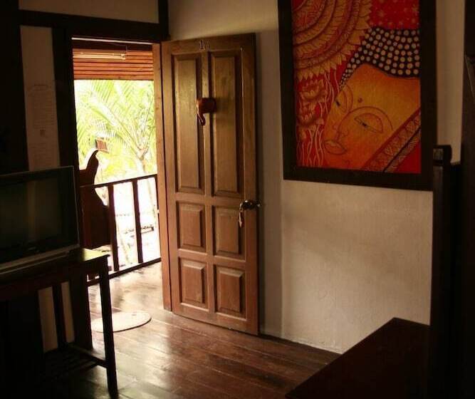 پانسیون Manotemple House