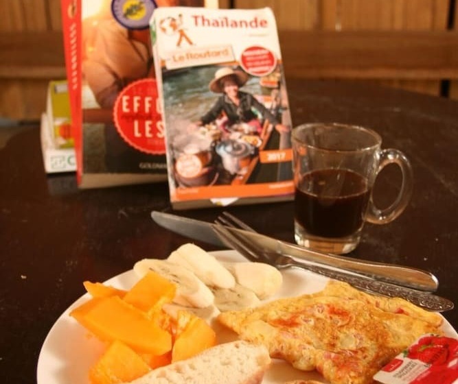 پانسیون Manotemple House