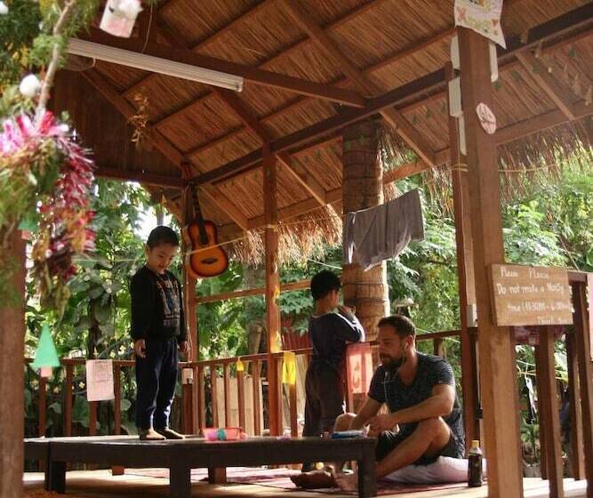 پانسیون Manotemple House