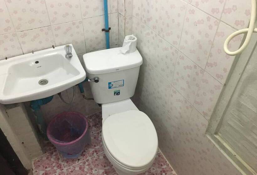 پانسیون Manotemple House