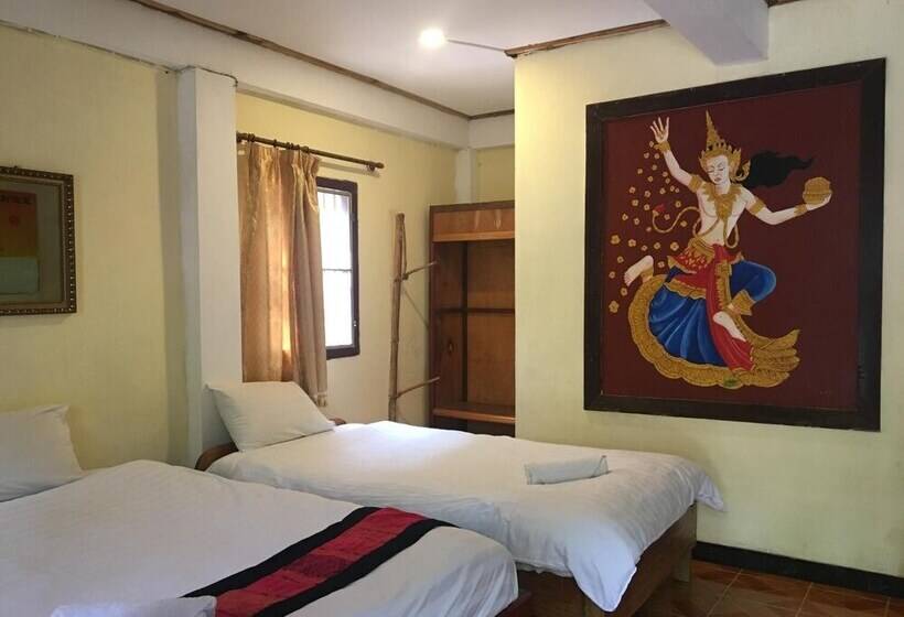 پانسیون Manotemple House