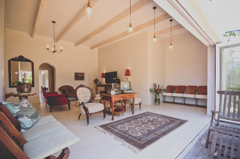 민박 The Victorian Strand