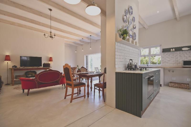 민박 The Victorian Strand