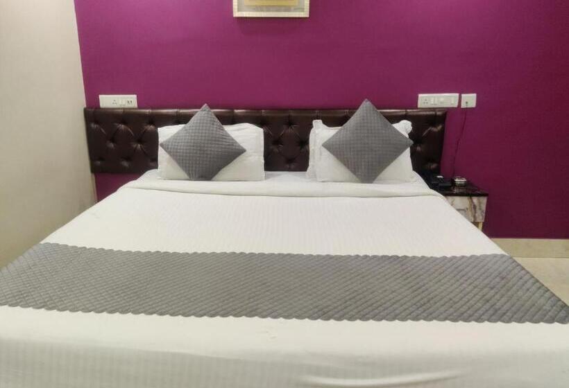 هتل Chas Swastik Regency