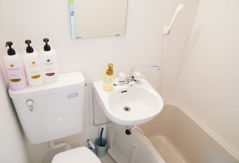 Metro Hanazonocho Apartment 2