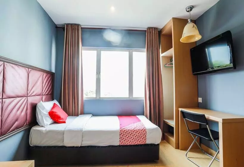 OYO 763 Tazara Hotel