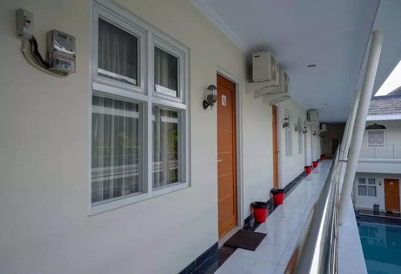 Urbanview Hotel Syariah Casa Azmya Yogyakarta