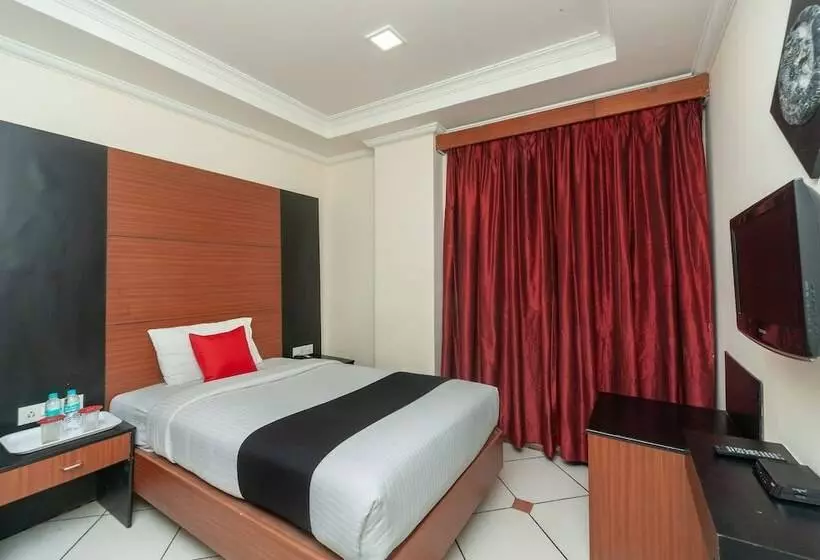 هتل Capital O 8145 Emarald