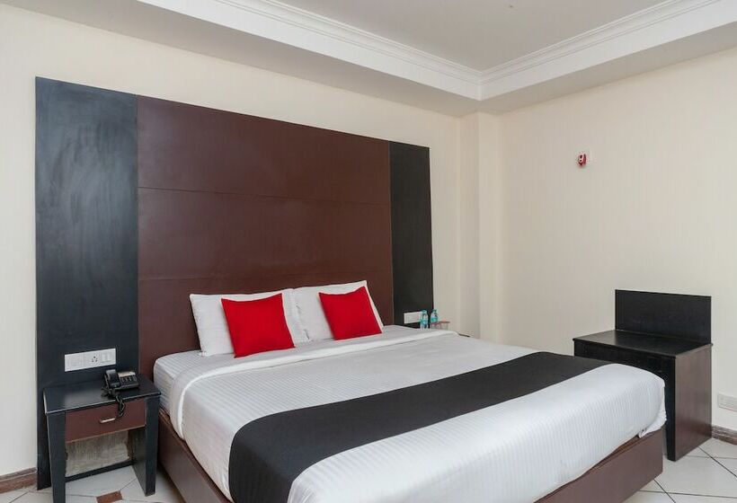 فندق Capital O 8145 Emarald