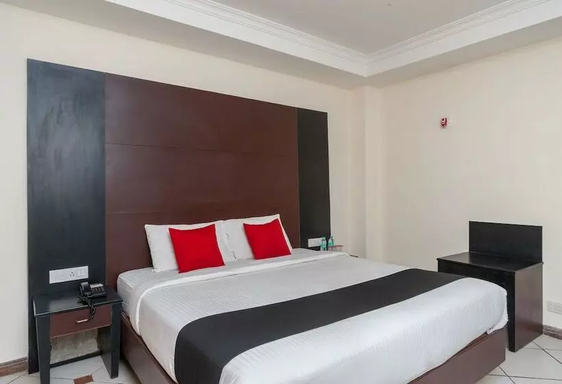 هتل Capital O 8145 Emarald