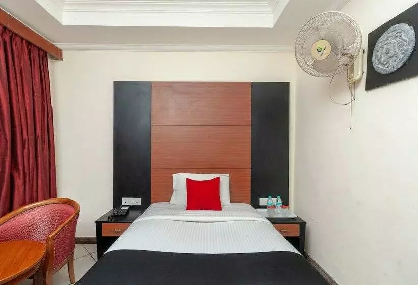 هتل Capital O 8145 Emarald