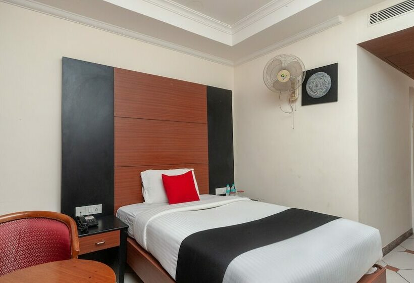 فندق Capital O 8145 Emarald