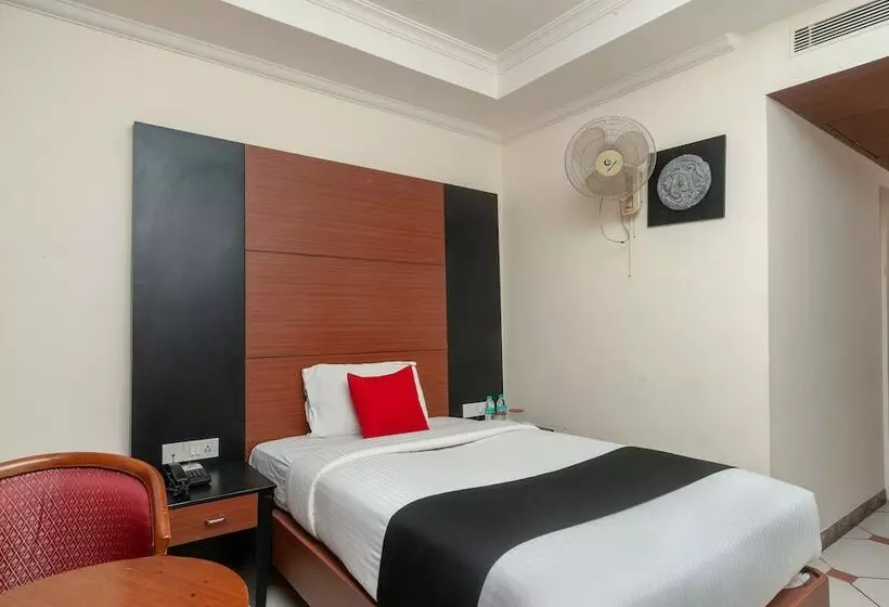 هتل Capital O 8145 Emarald