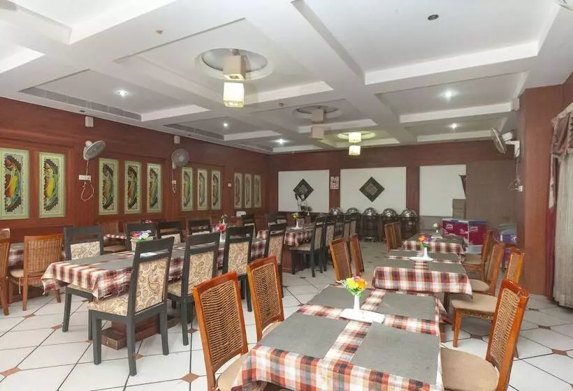 هتل Capital O 8145 Emarald