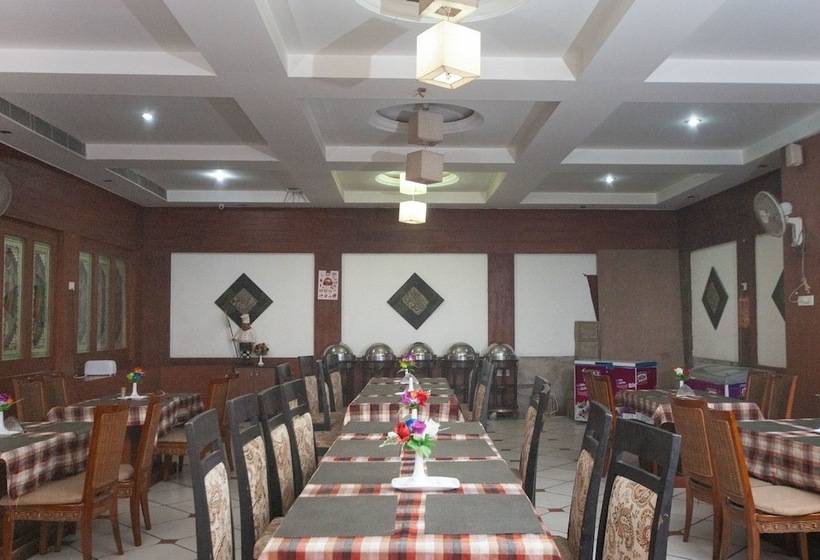 فندق Capital O 8145 Emarald