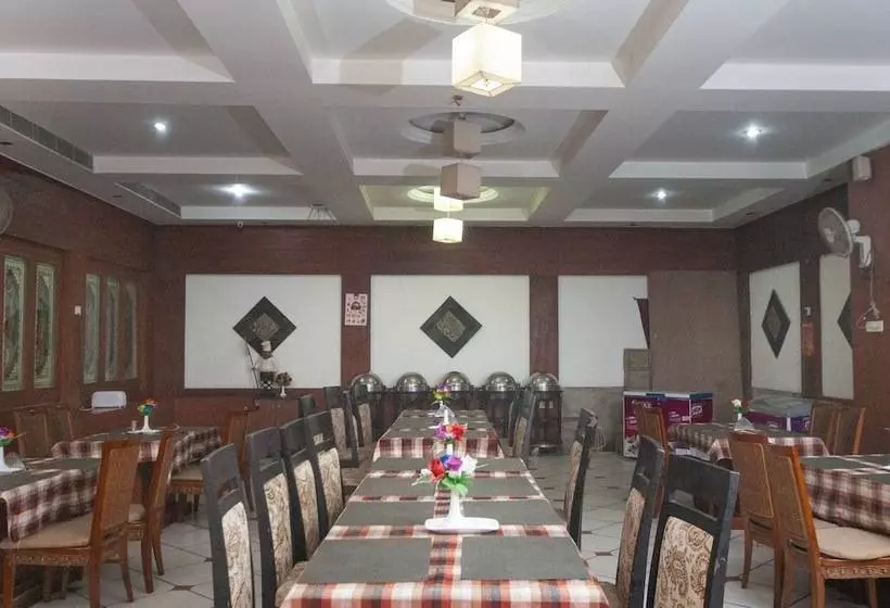 هتل Capital O 8145 Emarald