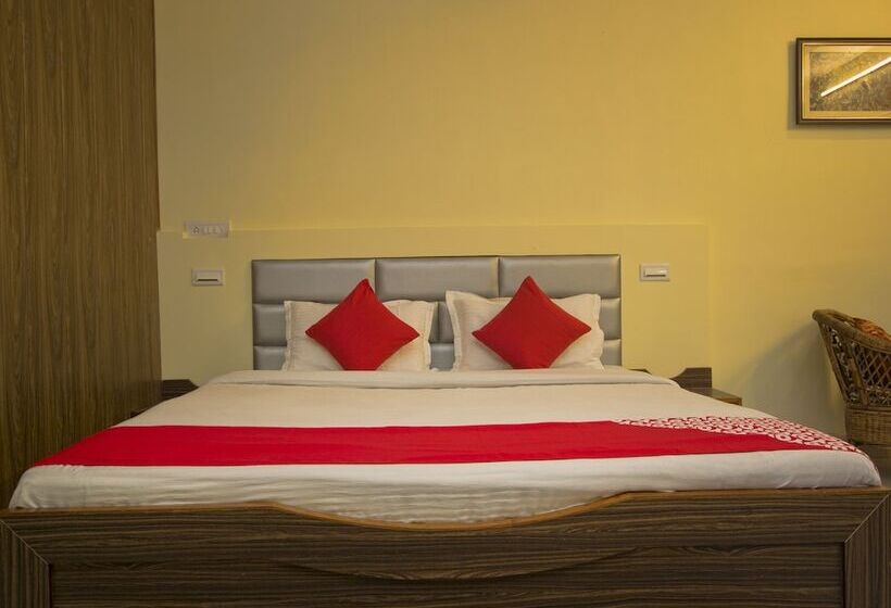 בית מלון כפרי Ruposhi Bangla Eco Resort By Oyo