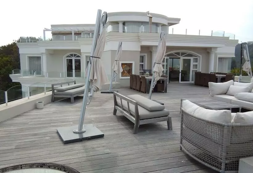 پانسیون 115 On Beachy Head Drive Guest House