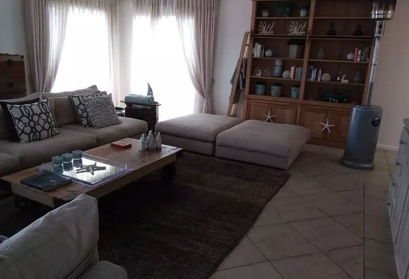 پانسیون 115 On Beachy Head Drive Guest House