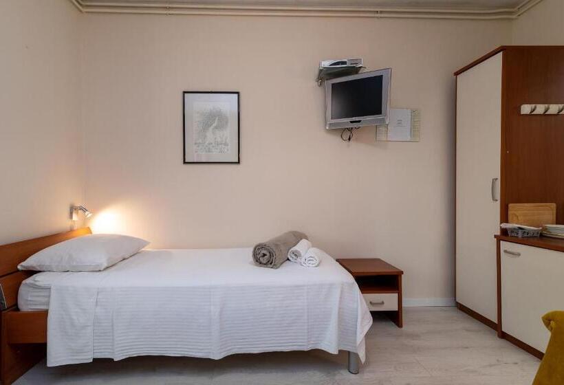 بنسيون House Bakica