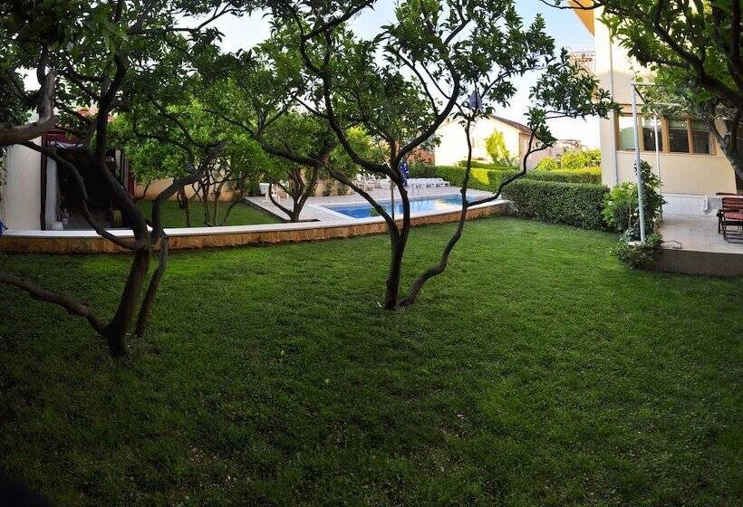 بنسيون House Bakica