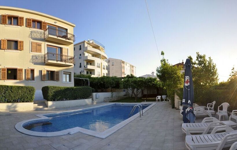 بنسيون House Bakica