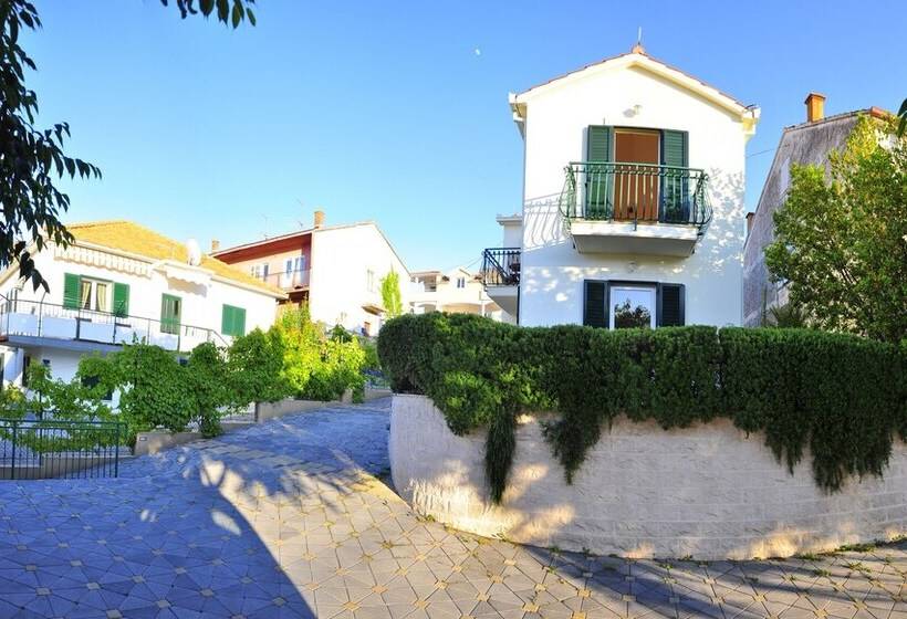 بنسيون House Bakica