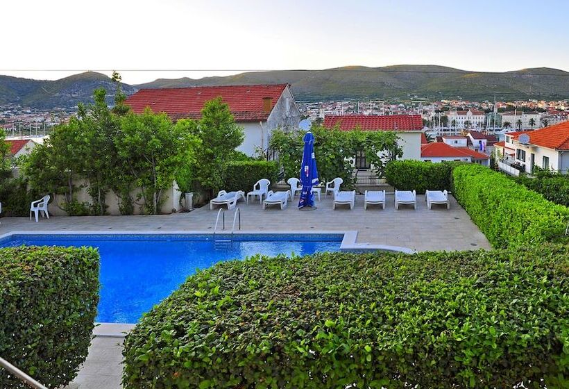 بنسيون House Bakica