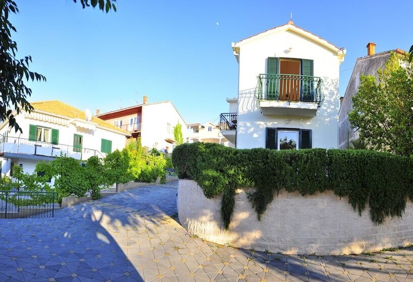 بنسيون House Bakica