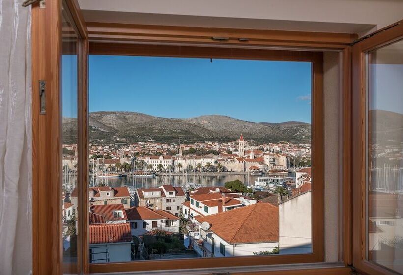 بنسيون House Bakica