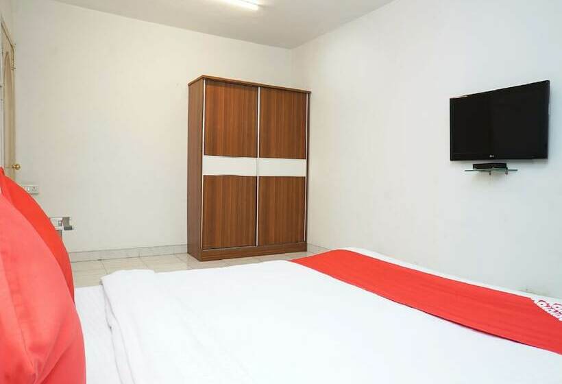 هتل 10 Blossoms Service Apartments By Oyo Rooms