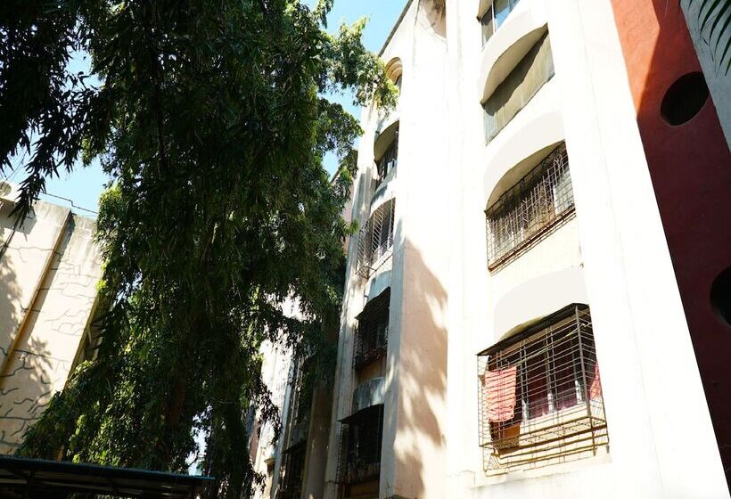 هتل 10 Blossoms Service Apartments By Oyo Rooms