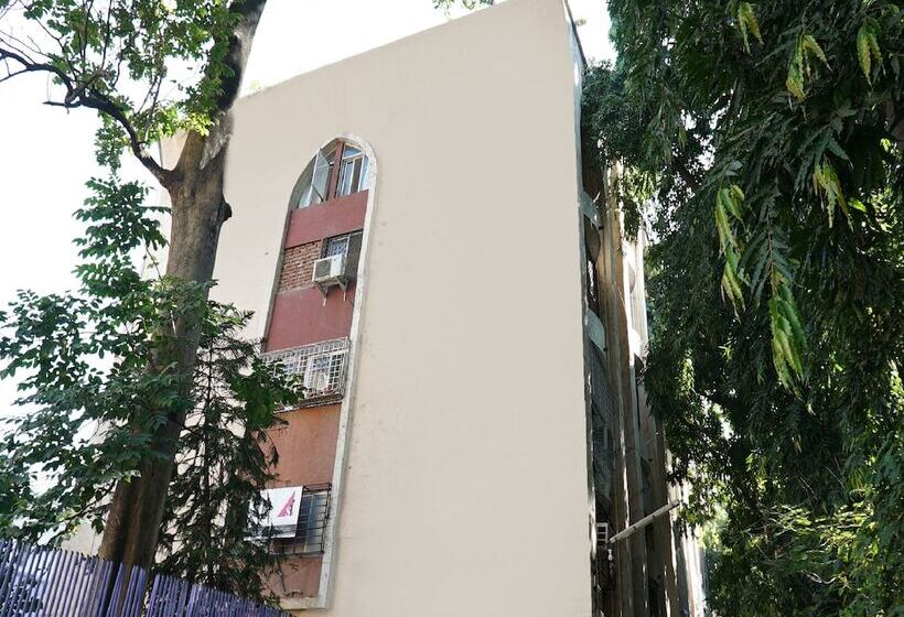 هتل 10 Blossoms Service Apartments By Oyo Rooms