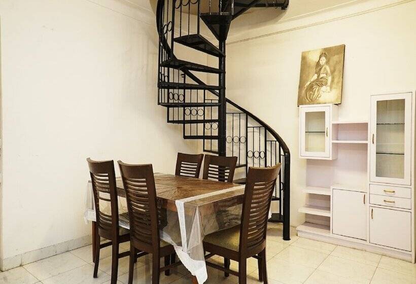 هتل 10 Blossoms Service Apartments By Oyo Rooms